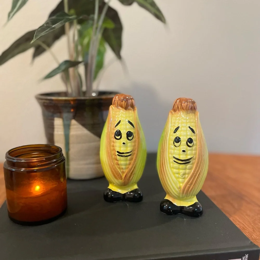 Vintage Corn Cob Salt & Pepper Shakers–Anthropomorphic Mid-Century Kitchen Décor